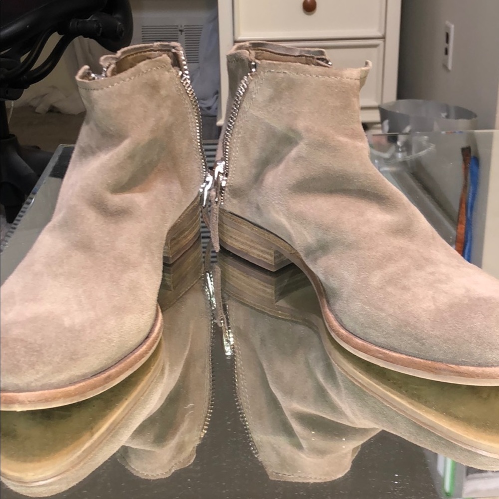 Dolce vita booties only worn a couple times